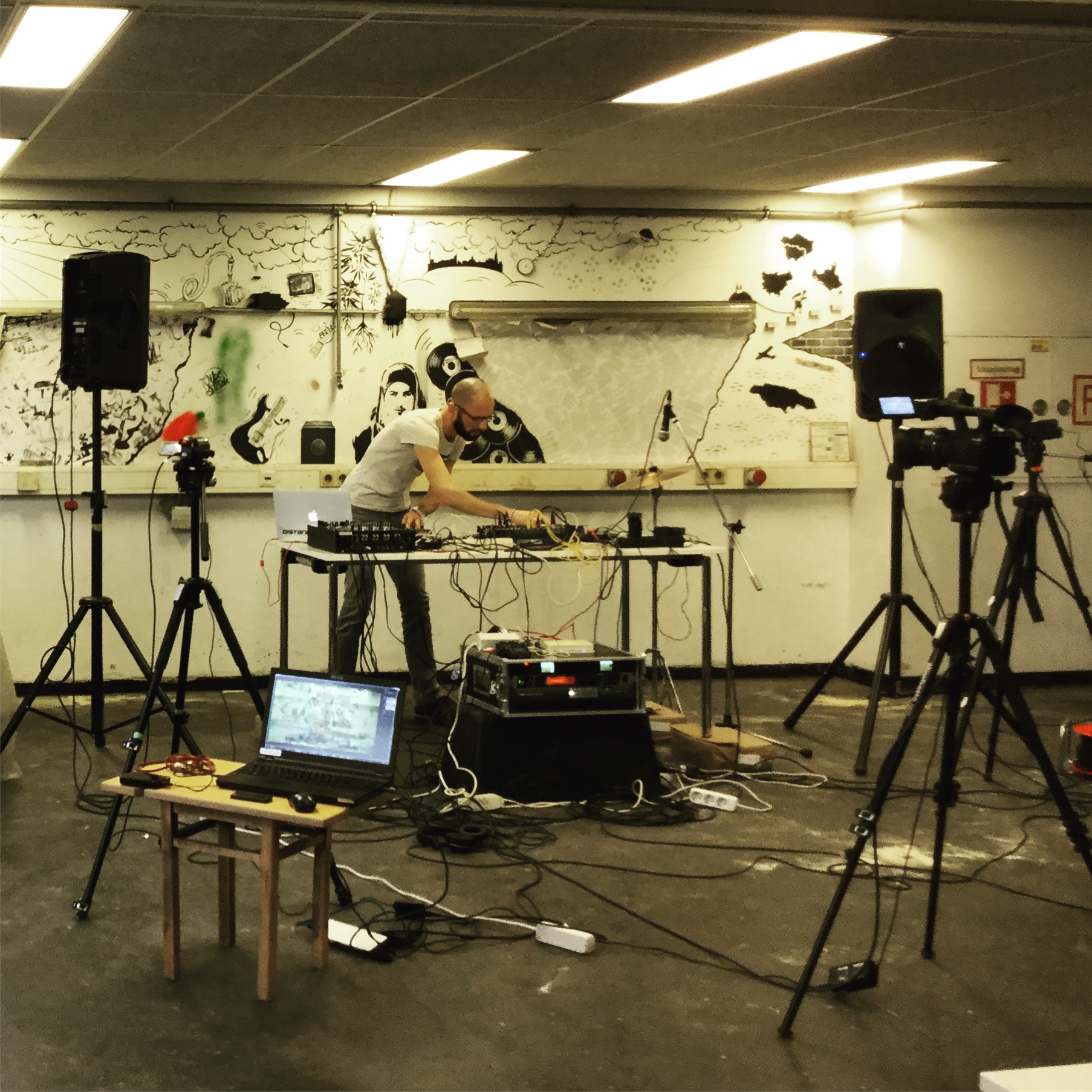 AD4646F2-DB33-400F-B186-B8E3FDCE6A67