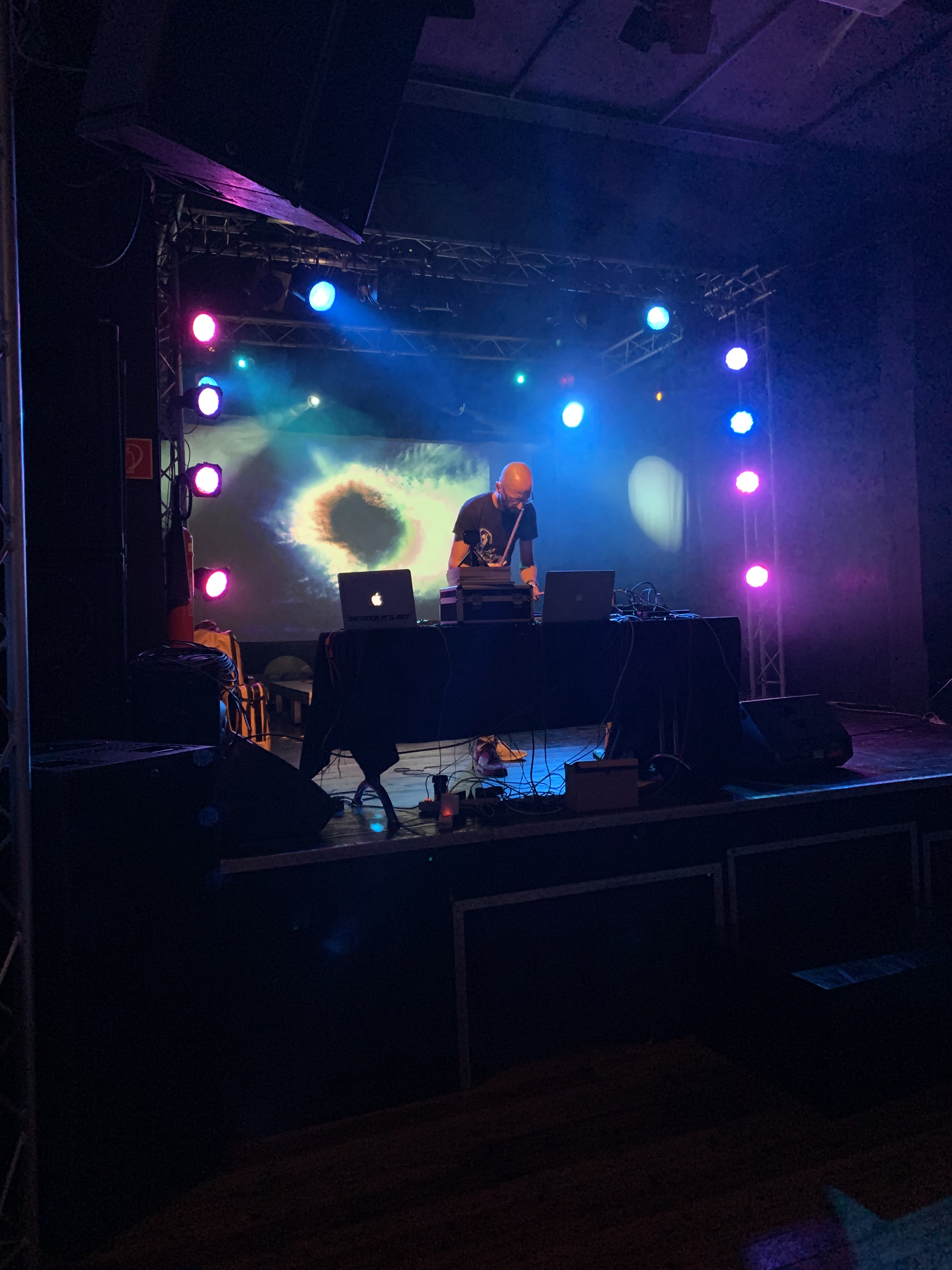 C4C94217-6B13-4EE4-BE6F-02496564C54A